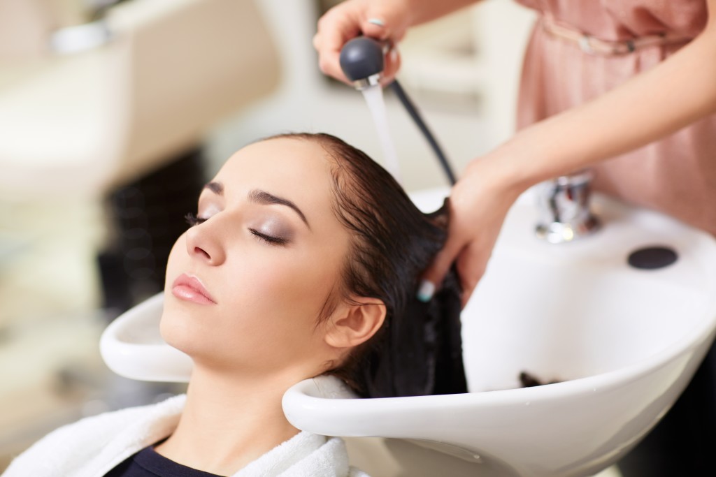 Make sure your head is in the right angle to avoid the 'beauty parlour stroke'